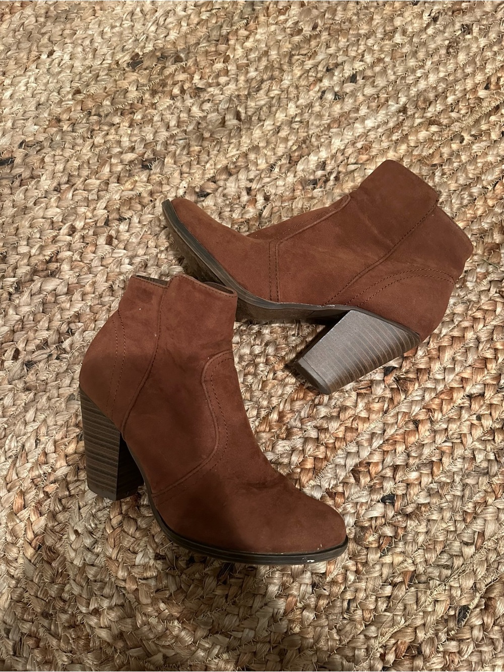 SUEDE HEELED BOOTIES